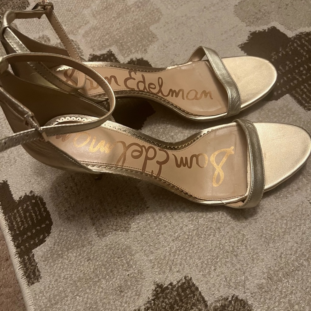 Gold color sandals heels in very good condition size 11M